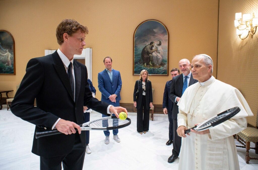 Papa Leone XIV e Jannik Sinner (@Vatican Media)